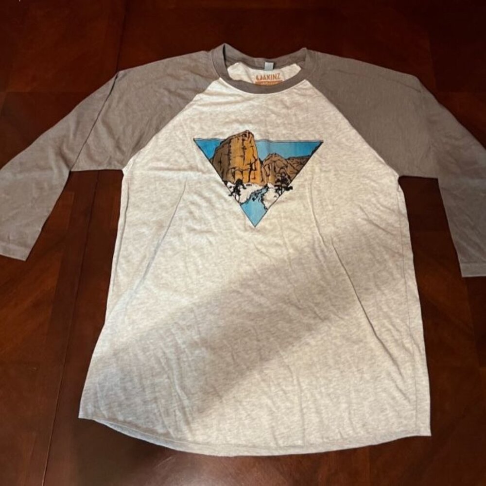 Akinz Mens Gray & White Raglan Tee With‎ Mountain Graphic Fort Collins Colorado